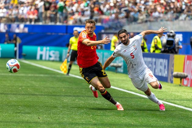 June 21, 2026, Los Angeles, California, United States: Belgium Timothy Castagne (21) and IR Iran Milad Mohammadi (5) seen in action during the FIFA World Cup, WM, Weltmeisterschaft, Fussball Group G soccer match between IR Iran and Belgium at SoFi Stadium. Final score; IR Iran 0:0 Belgium IR Iran Vs Belgium In Los Angeles, USA - 21 Jun 2026  - ZUMAs197 20260621_aaa_s197_301 Copyright: xRingoxChiux