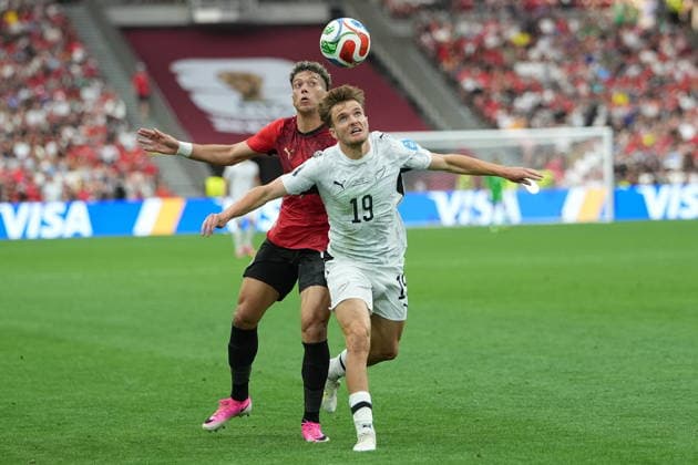 FIFA World Cup, WM, Weltmeisterschaft, Fussball 2026 - Group G - New Zealand vs Egypt Emam Ashour of Egypt (L) in action against Ben Old of New Zealand (R) during the FIFA World Cup 2026 group stage match New Zealand against Egypt, in Vancouver, Canada, 21 June 2026. VANCOUVER Canada  Copyright: xBOBxFRIDx