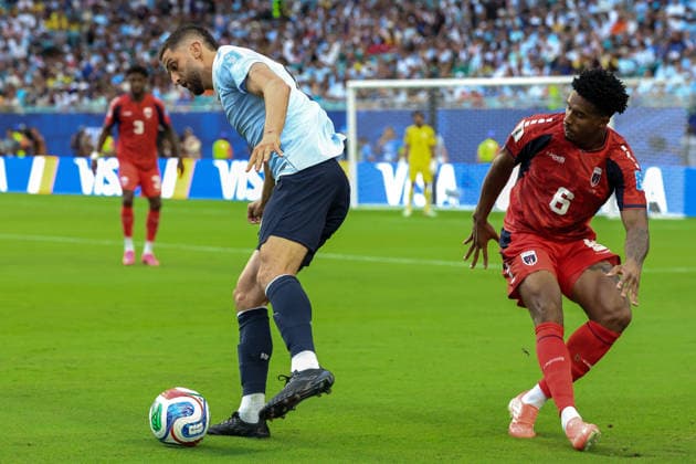 MIAMI GARDENS, FL - JUNE 21: Rodrigo Bentancur 6 of Uruguay and Kevin Pina 6 of Cabo Verde battle for a ball during a FIFA World Cup, WM, Weltmeisterschaft, Fussball 2026 Group H match between Uruguay and Cabo Verde on June 21,2026 at Miami Stadium, in Miami Gardens, Fla.(Photo by Chris Arjoon Icon Sportswire) SOCCER: JUN 21 FIFA World Cup 26 Group H - Uruguay vs Cabo Verde EDITORIAL USE ONLY Icon26062100100044