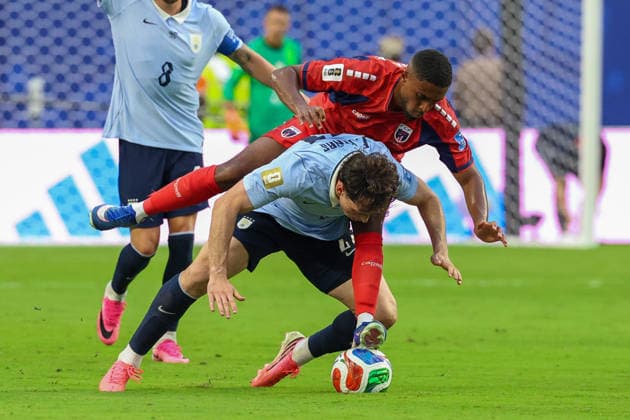 MIAMI GARDENS, FL - JUNE 21: Federico Vinas 21 of Uruguay and Deroy Duarte 14 of Cabo Verde battle for a ball during a FIFA World Cup, WM, Weltmeisterschaft, Fussball 2026 Group H match between Uruguay and Cabo Verde on June 21,2026 at Miami Stadium, in Miami Gardens, Fla.(Photo by Chris Arjoon Icon Sportswire) SOCCER: JUN 21 FIFA World Cup 26 Group H - Uruguay vs Cabo Verde EDITORIAL USE ONLY Icon26062100100056
