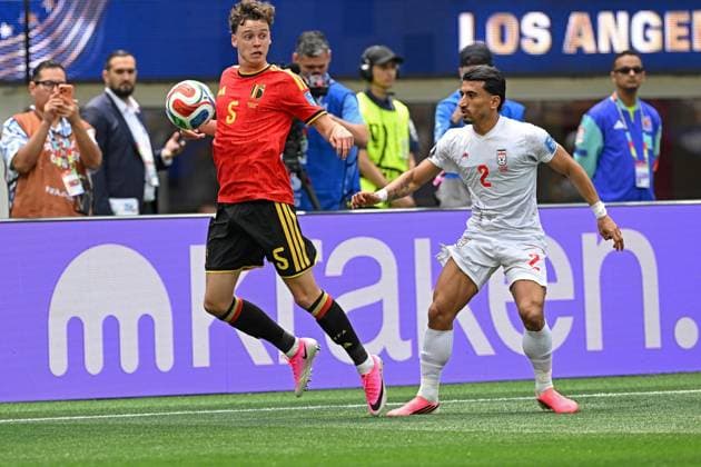 RECORD DATE NOT STATED 21st June 2026; SoFi Stadium, Los Angeles, California, United States of America; FIFA World Cup, WM, Weltmeisterschaft, Fussball Football, Belgium versus Iran; Maxim De Cuyper of Belgium battles for possession with Saleh Hardani of Iran JulianxMedina DiaEsportivo