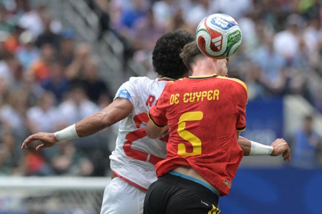 June 21, 2026, Los Angeles, California, United States: Ramin Rezaeian (L) of IR Iran men football team and Maxim De Cuyper (R) of Belgium men football team during the FIFA World Cup, WM, Weltmeisterschaft, Fussball 2026 first stage Group G match between Belgium and Islamic Republic of Iran held at the Los Angeles Stadium. Final score: Belgium 0:0 Islamic Republic of Iran. Los Angeles United States - ZUMAs197 20260621_aaa_s197_342 Copyright: xLuisxVeniegrax