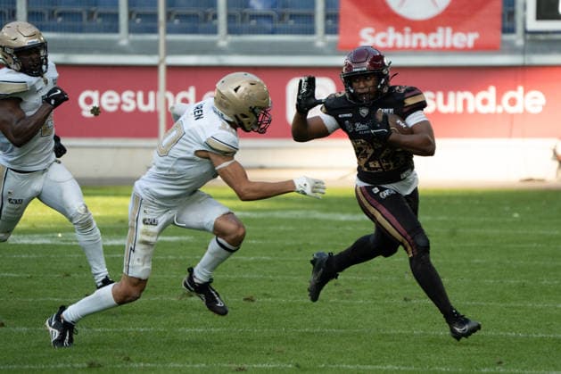 22 Rhein Fire Marvellous Imade running with the ball Copyright: xFootxBowl MijoxLubecxpacho4kx