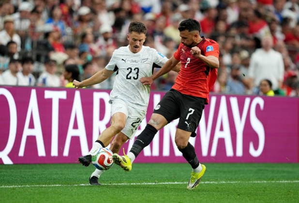 June 21, 2026, Vancouver, Bc, CANADA: New Zealand s Ryan Thomas (23) and Egypt s Mahmoud Hassan Trezeguet (7) vie for the ball during second half World Cup group G soccer action, in Vancouver, Sunday, June 21, 2026. Canada News - June 21, 2026  - ZUMAc35_ 20260621_zaf_c35_228 Copyright: xEthanxCairnsx