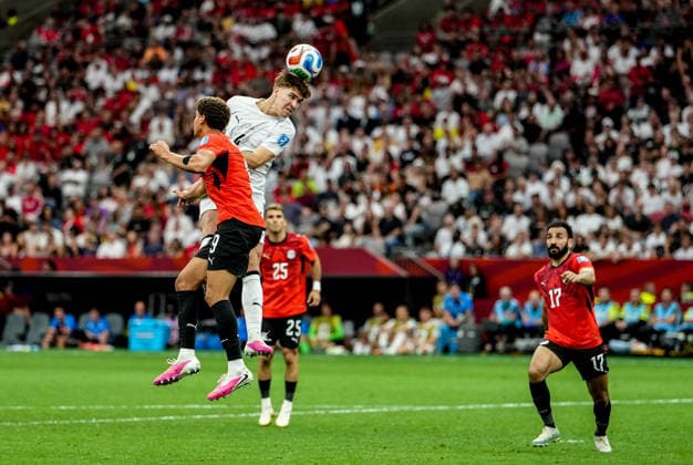 New Zealand v Egypt - FIFA World Cup, WM, Weltmeisterschaft, Fussball 2026 - Group G VANCOUVER, CANADA - JUNE 21: New Zealand s Tyler Bindon heads the ball ahead of Egypt s Mostafa Mohamed (9) during the 2026 FIFA World Cup Group G match between Egypt and New Zealand in Vancouver, Canada, on June 21, 2026. Ercin Erturk Anadolu Vancouver Canada. Editorial use only. Please get in touch for any other usage.  Copyright: x2026xAnadoluxErcinxErturkx