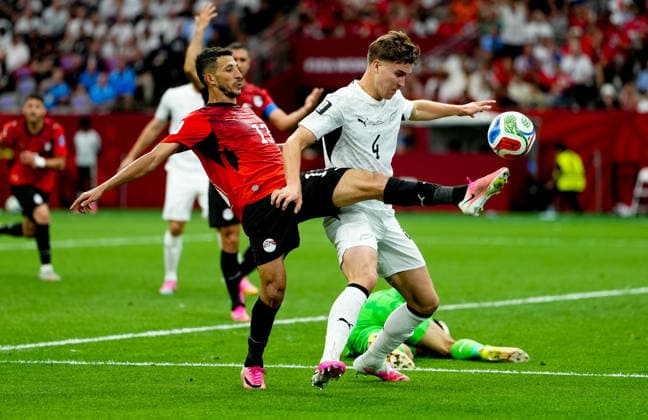 New Zealand v Egypt - FIFA World Cup, WM, Weltmeisterschaft, Fussball 2026 - Group G VANCOUVER, CANADA - JUNE 21: Egypt s Marwan Hamdy (13) challenges New Zealand s Finn Surman (4) for the ball during the 2026 FIFA World Cup Group G match between Egypt and New Zealand in Vancouver, Canada, on June 21, 2026. Ercin Erturk Anadolu Vancouver Canada. Editorial use only. Please get in touch for any other usage.  Copyright: x2026xAnadoluxErcinxErturkx