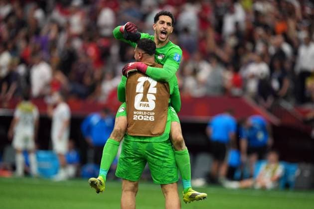 June 21, 2026, Vancouver, Bc, CANADA: Egypt s Mostafa Shobeir (23), top, and a teammate celebrate the win over New Zealand during second half World Cup group G soccer action, in Vancouver, Sunday, June 21, 2026. Canada News - June 21, 2026  - ZUMAc35_ 20260621_zaf_c35_232 Copyright: xEthanxCairnsx