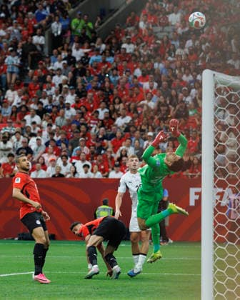 June 21, 2026, Vancouver, British Columbia, Canada: Mostafa Shoubir 23 of Egypt deflects the ball during the FIFA World Cup, WM, Weltmeisterschaft, Fussball 2026 Group G match between New Zealand and Egypt at BC Place Vancouver. Vancouver Canada - ZUMAc132 20260621_fap_c132_011 Copyright: xAndrewxChinx