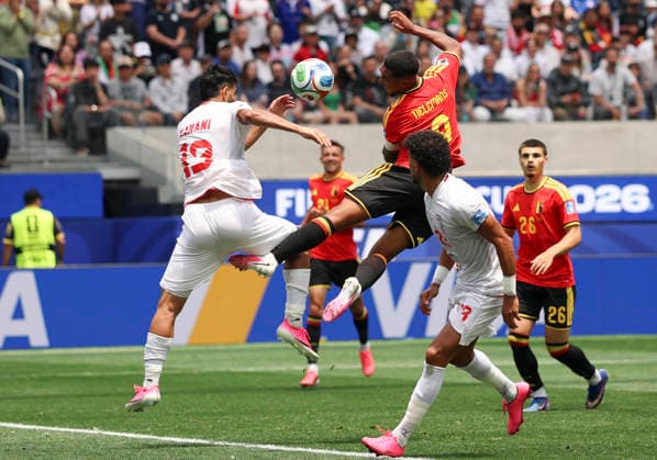 (260622) -- LOS ANGELES, June 22, 2026 -- Youri Tielemans (top R) of Belgium fights for a head ball with Hossein Kanani of Iran during a group G match between Belgium and Iran at the 2026 FIFA World Cup, WM, Weltmeisterschaft, Fussball at Los Angeles Stadium in Los Angeles, the United States, June 21, 2026. ) (SP)U.S.-LOS ANGELES-FOOTBALL-FIFA WORLD CUP-GROUP G-BEL VS IRN BaixXuefei 