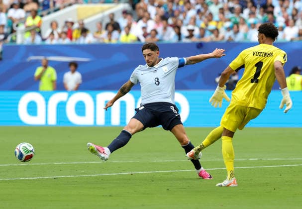(260622) -- MIAMI, June 22, 2026 -- Vozinha (R), goalkeeper of Cape Verde, vies with Federico Valverde of Uruguay during the group H match between Uruguay and Cape Verde at the 2026 FIFA World Cup, WM, Weltmeisterschaft, Fussball at Miami Stadium, Miami, the United States, June 21, 2026. ) (SP)U.S.-MIAMI-FOOTBALL-FIFA WORLD CUP-GROUP H-URU VS CPV ZhangxChen 