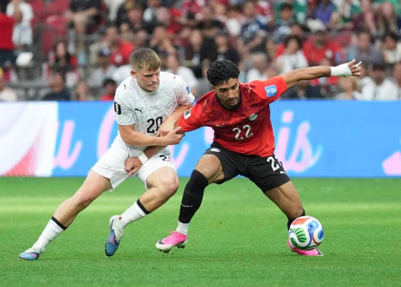 (260622) -- VANCOUVER, June 22, 2026 -- Omar Marmoush (R) of Egypt vies with Callum McCowatt of New Zealand during a group G match between New Zealand and Egypt at the 2026 FIFA World Cup, WM, Weltmeisterschaft, Fussball at BC Place Vancouver in Vancouver, Canada, June 21, 2026. ) (SP)CANADA-VANCOUVER-FOOTBALL-FIFA WORLD CUP-GROUP G-NZL VS EGY MengxYongmin 