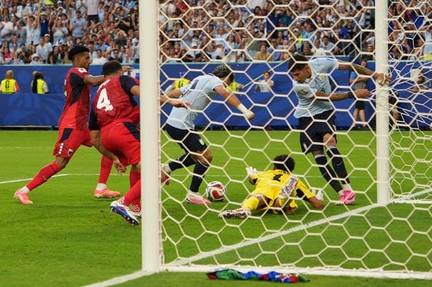 A Cape Verdean Vozinha (c) blocks a shot during a Group H match of the 2026 FIFA World Cup, WM, Weltmeisterschaft, Fussball between Uruguay and Cape Verde at Hard Rock Stadium in Miami, USA, 21 June 2026. 2026 FIFA World Cup: Group H - Uruguay - Cape Verde !ACHTUNG: NUR REDAKTIONELLE NUTZUNG!  Copyright: xAlbertoxBoalx AME3168 0859686187st