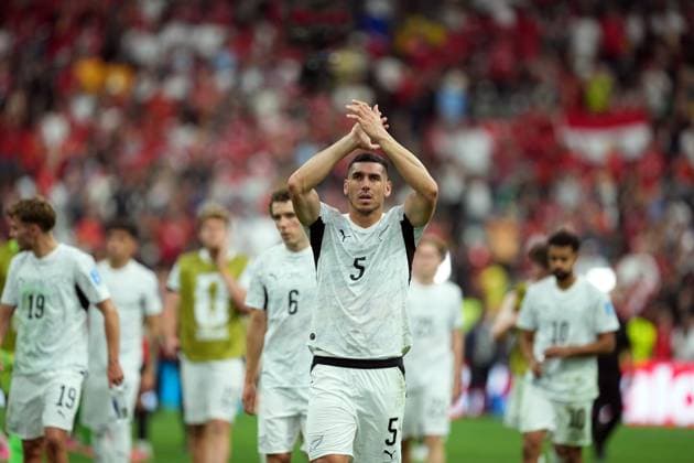 June 21, 2026, Vancouver, Bc, CANADA: New Zealand s Michael Boxall (5) applauds the crowd after the loss to Egypt during World Cup group G soccer action, in Vancouver, Sunday, June 21, 2026. Canada News - June 21, 2026  - ZUMAc35_ 20260621_zaf_c35_237 Copyright: xEthanxCairnsx