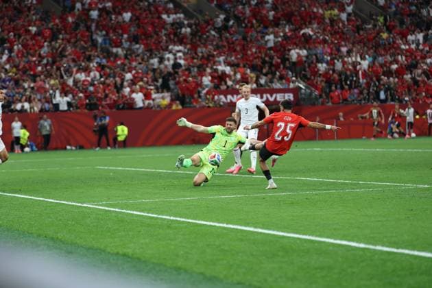 New Zealand v Egypt Group G - FIFA World Cup, WM, Weltmeisterschaft, Fussball 2026 VANCOUVER, CANADA JUNE 21, 2026: Egypt s Zizo ( 25) shoots on goal as New Zealand goalkeeper Crocombe Max ( 1) attempts a save during the FIFA World Cup 2026 Group G match between New Zealand and Egypt at BC Place in Vancouver, Canada. VANCOUVER Canada Copyright: x xMohamedxGamalxTageldinx xJNAxPressx
