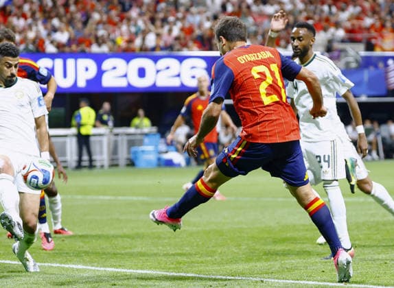 Football: 2026 World Cup Spain s Mikel Oyarzabal (21) scores the team s second goal in the first half of a World Cup Group H football match against Saudi Arabia at Atlanta Stadium in Atlanta on June 21, 2026.  A14AA0005619760P
