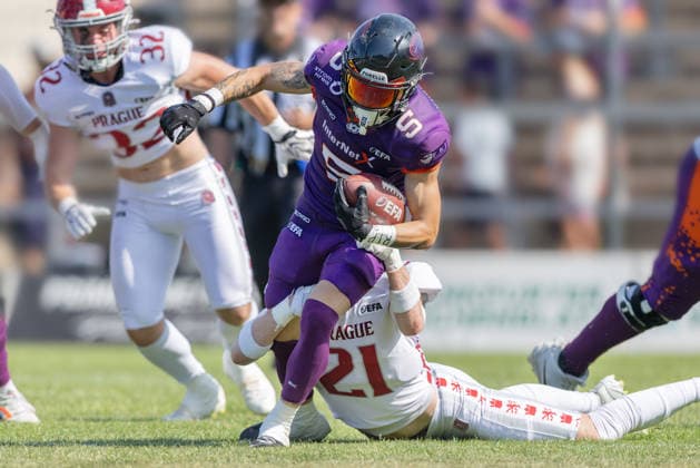Frankfurt Galaxy - Prague Lions, European Football Alliance (EFA) Tackling von Hubert Kvacek (Prag) an Wide Receiver Paul Kavadia-Lenhardt (Frankfurt Galaxy, 5). Spiel der European Football Alliance (EFA)zwischen Frankfurt Galaxy und den Prague Lions am 21. Junii 2026 in der PSD Bank Arena in Frankfurt am Main., Frankfurt am Main Hessen Deutschland PSD Bank Arena *** Frankfurt Galaxy vs. Prague Lions, European Football Alliance (EFA)