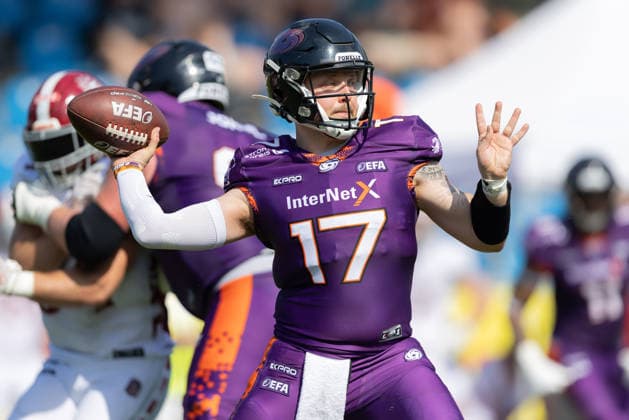 Frankfurt Galaxy - Prague Lions, European Football Alliance (EFA) Quarterback Conrad Schumann (Frankfurt Galaxy, 17) kommt vorübergehend zu seinem Einsatz. Spiel der European Football Alliance (EFA)zwischen Frankfurt Galaxy und den Prague Lions am 21. Junii 2026 in der PSD Bank Arena in Frankfurt am Main., Frankfurt am Main Hessen Deutschland PSD Bank Arena *** Frankfurt Galaxy vs. Prague Lions, European Football Alliance (EFA) – Quarterback Conrad Schumann of the Frankfurt Galaxy, age 17, will make a temporary appearance in the European Football Alliance (EFA) game between the Frankfurt Galaxy and the Prague Lions on June 21, 2026, at the PSD Bank Arena in Frankfurt am Main, Frankfurt am Main, Hesse, Germany – PSD Bank Arena,detected_source_language