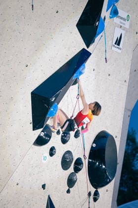 21.06.2026: Klettern - Seilklettern: World Climbing Series Innsbruck 2026 - Finale Damen Yuetong Zhang (CHN) Innsbruck Kletterzentrum Innsbruck Österreich *** June 21, 2026 Climbing Rope Climbing World Climbing Series Innsbruck 2026 Womens Final Yuetong Zhang CHN Innsbruck Climbing Center Innsbruck Austria,detected_source_language