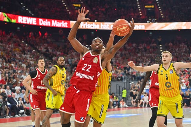 Isiaha MIKE (FCB), Aktion,Zweikampf. Basketball BBL,Saison 2025 2026 Play Off Finale Spiel 5, FC Bayern Muenchen - Alba Berlin 81-84 am 21.06.2026 S A P G A R D EN *** Isiaha MIKE FCB, Action, Basketball BBL, 2025–2026 Season Playoff Finals Game 5, FC Bayern Munich vs. Alba Berlin 81–84 on June 21, 2026, S A P G A R D EN,detected_source_language