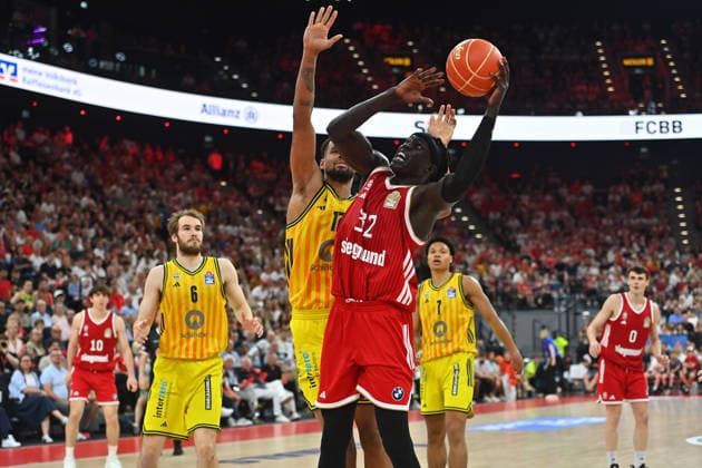 Wenyen GABRIEL (FCB), Aktion,Zweikampf gegen Norris AGBAKOKO (Berlin). Basketball BBL,Saison 2025 2026 Play Off Finale Spiel 5, FC Bayern Muenchen - Alba Berlin am 21.06.2026 S A P G A R D EN *** Wenyen GABRIEL (FCB), Action, Head-to-Head Battle Against Norris AGBAKOKO, Berlin Basketball BBL, 2025–2026 Season, Playoff Finals, Game 5, FC Bayern Munich vs. Alba Berlin on June 21, 2026, S A P G A R D EN,detected_source_language