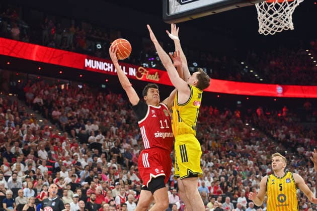 VLADIMIR LUCIC (FCB), Moses WOOD (Berlin). Aktion,Zweikampf. Basketball BBL,Saison 2025 2026 Play Off Finale Spiel 5, FC Bayern Muenchen - Alba Berlin 81-84 am 21.06.2026 S A P G A R D EN *** VLADIMIR LUCIC FCB, Moses WOOD Berlin Action, Basketball BBL, 2025–2026 Season Playoff Finals Game 5, FC Bayern Munich vs. Alba Berlin 81–84 on June 21, 2026, SAP GARDEN,detected_source_language