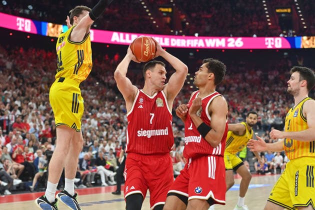 Johannes VOIGTMANN (FCB), Aktion,Zweikampf, re:Oscar DA SILVA (FCB).. Basketball BBL,Saison 2025 2026 Play Off Finale Spiel 5, FC Bayern Muenchen - Alba Berlin am 21.06.2026 S A P G A R D EN *** Johannes VOIGTMANN FCB, Action, One-on-One, vs. Oscar DA SILVA FCB Basketball BBL, 2025–2026 Season Playoff Finals Game 5, FC Bayern Munich vs. Alba Berlin on June 21, 2026, S A P G A R D EN,detected_source_language
