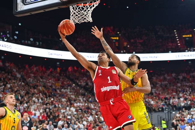 Oscar DA SILVA (FCB), Aktion,Zweikampf gegen Norris AGBAKOKO (Berlin). Basketball BBL,Saison 2025 2026 Play Off Finale Spiel 5, FC Bayern Muenchen - Alba Berlin 81-84 am 21.06.2026 S A P G A R D EN *** Oscar DA SILVA (FCB), Action, Head-to-Head Battle Against Norris AGBAKOKO, Berlin Basketball BBL, 2025–2026 Season, Playoff Finals, Game 5, FC Bayern Munich vs. Alba Berlin 81–84 on June 21, 2026, SAP GARDEN,detected_source_language