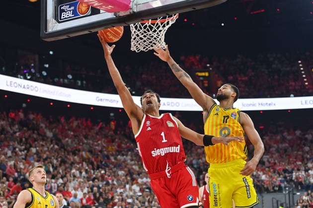 Oscar DA SILVA (FCB), Aktion,Zweikampf gegen Norris AGBAKOKO (Berlin). Basketball BBL,Saison 2025 2026 Play Off Finale Spiel 5, FC Bayern Muenchen - Alba Berlin 81-84 am 21.06.2026 S A P G A R D EN