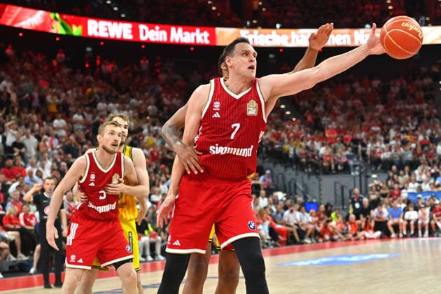 Johannes VOIGTMANN (FCB),Aktion,Zweikampf. Basketball BBL,Saison 2025 2026 Play Off Finale Spiel 5, FC Bayern Muenchen - Alba Berlin 81-84 am 21.06.2026 S A P G A R D EN *** Johannes VOIGTMANN FCB, Action, One-on-One, Basketball BBL, 2025–2026 Season, Playoff Finals, Game 5, FC Bayern Munich vs. Alba Berlin 81–84 on June 21, 2026, S A P G A R D EN,detected_source_language
