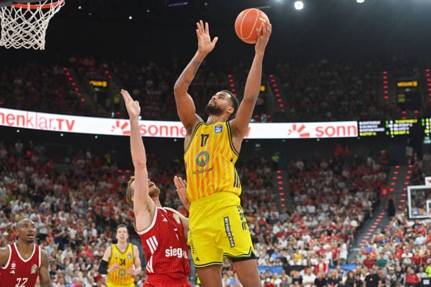 Norris AGBAKOKO (Berlin), Aktion,Zweikampf gegen Niels GIFFEY (FCB). Basketball BBL,Saison 2025 2026 Play Off Finale Spiel 5, FC Bayern Muenchen - Alba Berlin 81-84 am 21.06.2026 S A P G A R D EN *** Norris AGBAKOKO Berlin, Action, One-on-One Against Niels GIFFEY, FCB Basketball, BBL, 2025–2026 Season, Playoff Finals, Game 5, FC Bayern Munich vs. Alba Berlin 81–84 on June 21, 2026, at SAP GARDEN,detected_source_language