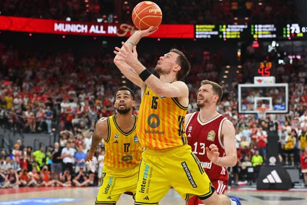 Martin HERMANNSSON (Berlin), .Norris AGBAKOKO (Berlin),Andreas OBST (FCB), Aktion,Zweikampf . Basketball BBL,Saison 2025 2026 Play Off Finale Spiel 5, FC Bayern Muenchen - Alba Berlin 81-84 am 21.06.2026 S A P G A R D EN *** Martin HERMANNSSON Berlin, Norris AGBAKOKO Berlin, Andreas OBST FCB, Action, One-on-One, Basketball, BBL, 2025–2026 Season, Playoff Finals, Game 5, FC Bayern Munich vs. Alba Berlin 81–84 on June 21, 2026, SAP GARDEN,detected_source_language