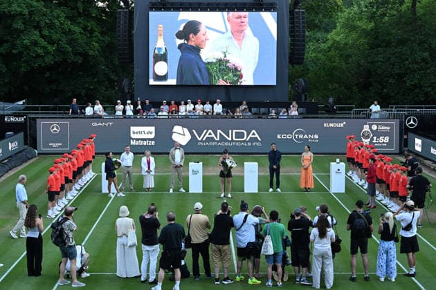 2026 VANDA Berlin Tennis Open Linda Noskova (CZE) Vjeko Curic Co-Founder , Marcus Zoecke Tournament Director , Andrea Petkovic *** 2026 VANDA Berlin Tennis Open Linda Noskova (CZE), Vjeko Curic (Co-Founder), Marcus Zoecke (Tournament Director), Andrea Petkovic,detected_source_language
