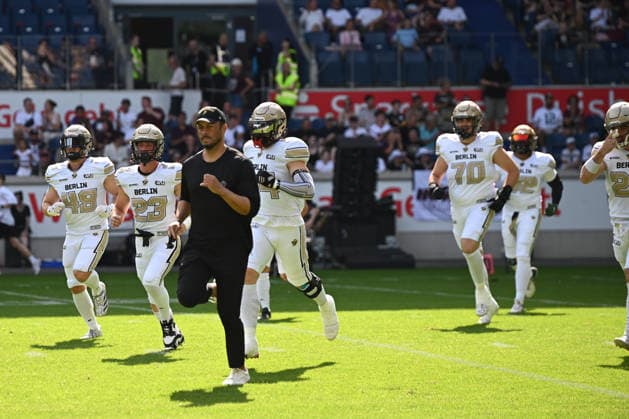 Teameinlauf Rhein Fire Berlin Thunder 21.06.2026 Team von Berlin Thunder, AFLE Week 5, Rhein Fire gegen Berlin Thunder am 21. Juni 2026 in der Schauinsland Reisen Arena in Duisburg, Endstand 45:35 vor 4.907 Zuschauern *** Team Walkout