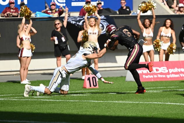 Kaylon Geiger Rhein Fire Berlin Thunder 21.06.2026 Kaylon Geiger (Rhein Fire) auf dem Weg zum Touchdown, AFLE Week 5, Rhein Fire gegen Berlin Thunder am 21. Juni 2026 in der Schauinsland Reisen Arena in Duisburg, Endstand 45:35 vor 4.907 Zuschauern *** Kaylon Geiger, Rhein Fire vs. Berlin Thunder, June 21, 2026; Kaylon Geiger of the Rhein Fire on his way to a touchdown, AFLE Week 5, Rhein Fire vs. Berlin Thunder on June 21, 2026, at the Schauinsland Reisen Arena in Duisburg; final score 45–35 in front of 4,907 spectators,detected_source_language