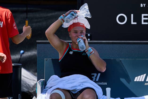 June 22, 2026, Bad Homburg, Hessen, Germany: Diana Shnaider is sitting on the Players bench with an ice pack during a change over during her Match against Clara Tauson of Denmark during the BAD HOMBURG OPEN powered by SOLARWATTT- WTA500 - Womens Tennis, 22.6.2026 in Bad Homburg (Tennis-Club Bad Homburg), Germany - Photo: Tennis 2026: Bad Hombug Open - WTA500: TAUSON 6:4 6:4 SHNAIDER  - ZUMAs343 20260622_zsp_s343_006 Copyright: xMathiasxSchulzx