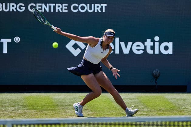 June 22, 2026, Bad Homburg, Hessen, Germany: Clara Tauson of Denmark returns with backhand to Diana Shnaider during the BAD HOMBURG OPEN powered by SOLARWATTT- WTA500 - Womens Tennis, 22.6.2026 in Bad Homburg (Tennis-Club Bad Homburg), Germany - Photo: Tennis 2026: Bad Hombug Open - WTA500: TAUSON 6:4 6:4 SHNAIDER  - ZUMAs343 20260622_zsp_s343_015 Copyright: xMathiasxSchulzx