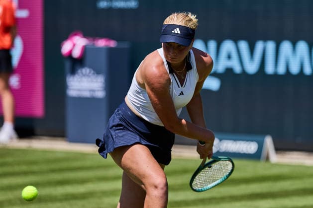 June 22, 2026, Bad Homburg, Hessen, Germany: Clara Tauson of Denmark returns with backhand to Diana Shnaider during the BAD HOMBURG OPEN powered by SOLARWATTT- WTA500 - Womens Tennis, 22.6.2026 in Bad Homburg (Tennis-Club Bad Homburg), Germany - Photo: Tennis 2026: Bad Hombug Open - WTA500: TAUSON 6:4 6:4 SHNAIDER  - ZUMAs343 20260622_zsp_s343_031 Copyright: xMathiasxSchulzx