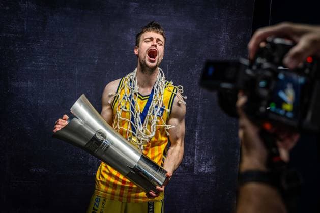 Basketball München 21.06.2026 Saison 2025 2026 EasyCredit BBL 1. Bundesliga Playoffs Finale Spiel 5 Männer, Herren FC Bayern München - Alba Berlin Alba Berlin gewinnt Spiel 5 mit 84:81 und ist Deutscher Meister 2026 Jubel Jonas Mattisseck (Alba Berlin, No.09) Shooting *** Basketball Munich, June 21, 2026; 2025–2026 Season; EasyCredit BBL 1 Bundesliga Playoffs; Finals, Game 5; Men’s, Men’s FC Bayern Munich vs. Alba Berlin Alba Berlin wins Game 5, 84–81, and is the 2026 German Champion. Jonas Mattisseck of Alba Berlin, No. 09, celebrates.,detected_source_language