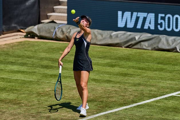 June 22, 2026, Bad Homburg, Hessen, Germany: Magdalena Frech of Poland serves to Naomi Osaka of Japan during the BAD HOMBURG OPEN powered by SOLARWATTT- WTA500 - Womens Tennis, 22.6.2026 in Bad Homburg (Tennis-Club Bad Homburg), Germany - Photo: Tennis 2026: Bad Hombug Open - WTA500: OSAKA 6:4 6:1 FRECH  - ZUMAs343 20260622_zsp_s343_044 Copyright: xMathiasxSchulzx