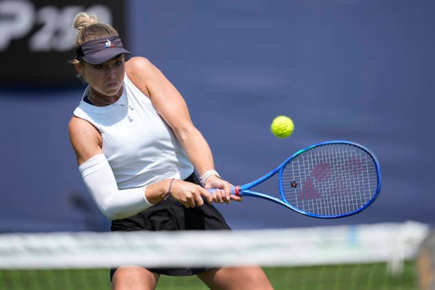 Lexus Eastbourne Open - Day One Emily Appleton in action during her match at the 2026 Lexus Eastbourne Open Women s tennis tournament at the Devonshire Park Lawn Tennis Club in Eastbourne, Great Britain, on June 22, 2026. Eastbourne United Kingdom  Copyright: xOwenxHammondx originalFilename:hammond-2026lexu260622_npaQL.jpg