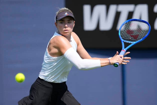 Lexus Eastbourne Open - Day One Emily Appleton in action during her match at the 2026 Lexus Eastbourne Open Women s tennis tournament at the Devonshire Park Lawn Tennis Club in Eastbourne, Great Britain, on June 22, 2026. Eastbourne United Kingdom  Copyright: xOwenxHammondx originalFilename:hammond-2026lexu260622_npKEl.jpg
