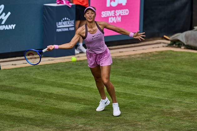 June 22, 2026, Bad Homburg, Hessen, Germany: Qinwen Zheng of China returns with forehand to Solana Sierra of Argentina during the BAD HOMBURG OPEN powered by SOLARWATTT- WTA500 - Womens Tennis, 22.6.2026 in Bad Homburg (Tennis-Club Bad Homburg), Germany - Photo: Tennis 2026: Bad Hombug Open - WTA500: SIERRA 5:7 5:4 ZHENG  - ZUMAs343 20260622_zsp_s343_048 Copyright: xMathiasxSchulzx