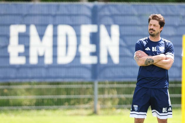 22.06.2026 Fussball, Herren, Regionalliga Nord, Trainingsauftakt BSV Kickers Emden Trainer Björn Lindemann (BSV Kickers Emden) *** June 22, 2026 Soccer, Mens, Regionalliga Nord, Start of Training for BSV Kickers Emden Coach Björn Lindemann BSV Kickers Emden,detected_source_language