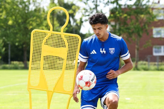 22.06.2026 Fussball, Herren, Regionalliga Nord, Trainingsauftakt BSV Kickers Emden Jamil Najjar (blau 44 BSV Kickers Emden) *** June 22, 2026 Soccer, Mens, Regionalliga Nord, Start of Training