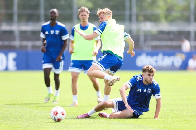 22.06.2026 Fussball, Herren, Regionalliga Nord, Trainingsauftakt BSV Kickers Emden Bogdan Shubin (blau 8 BSV Kickers Emden) *** June 22, 2026 Soccer, Mens, Regionalliga Nord, Start of Training