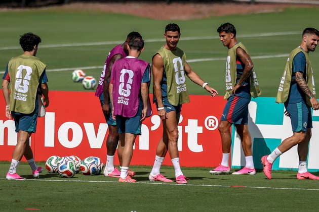 FIFA World Cup, WM, Weltmeisterschaft, Fussball 2026 - Portugal training Portugal s national soccer player Cristiano Ronaldo (C) attends a training session of the team in Palm Beach, Florida, USA, 22 June 2026. Portugal prepares for the upcoming FIFA World Cup 2026 match against Uzbekistan. Palm Beach Florida Estados Unidos  Copyright: xMIGUELxA.xLOPESx