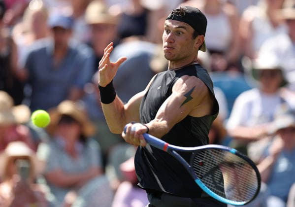 Jack Draper of GB in action Lexus Eastbourne Open 2026, Day Three, Tennis, Queen s Club, Devonshire Park, Eastbourne, UK - 22 Jun 2026Eastbourne Devonshire Park United Kingdom  Copyright: xEllaxLing Shutterstockx 16949522ae