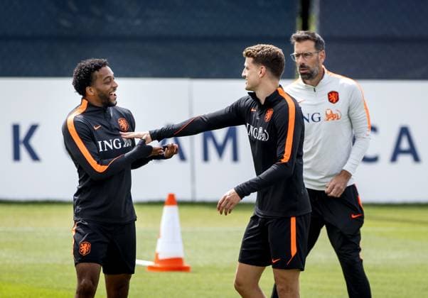 KANSAS CITY - Quinten Timber of the Netherlands, Guus Til of the Netherlands, and assistant Ruud van Nistelrooij during a training session of the Dutch national team, Nationalteam at the KC Current Training Facility on June 22, 2026, in Kansas City. The Dutch team is preparing for the match against Tunisia at the FIFA World Cup, WM, Weltmeisterschaft, Fussball KOEN VAN WEEL ANP xVIxANPxSportx xxANPxIVx 561670262 originalFilename: 561670262.jpg