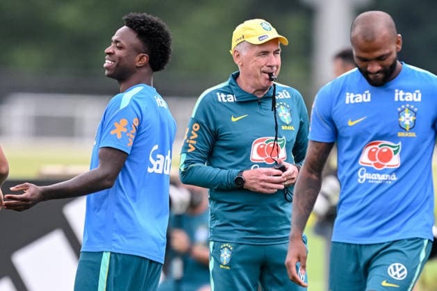 Vinicius Junior (Brazil), coach Carlo Ancelotti (Brazil) and Thiago (Brazil) Looks on during the Brazil training session at Columbia Park Training Facility on June 22, 2026 in Morristown, New Jersey. (Photo by Harry Langer DeFodi Images) - *** Vinicius Junior (Brazil), coach Carlo Ancelotti (Brazil), and Thiago (Brazil) look on during the Brazil training session at Columbia Park Training Facility on June 22, 2026, in Morristown, New Jersey. Photo by Harry Langer, DeFodi Images,detected_source_language
