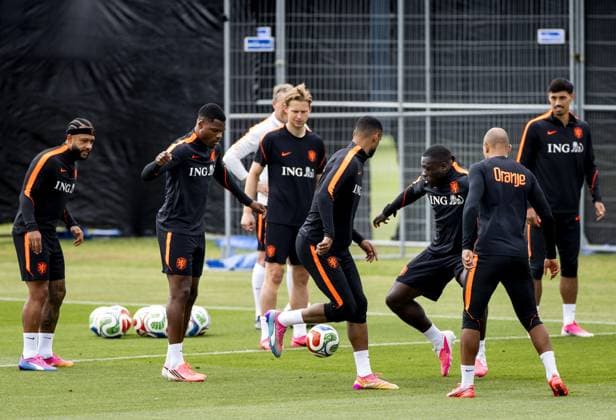 KANSAS CITY - Memphis Depay of the Netherlands, Denzel Dumfries of the Netherlands, Frenkie de Jong of the Netherlands, Cody Gakpo of the Netherlands, Brian Brobbey of the Netherlands, Donyell Malen of the Netherlands, Tijjani Reijnders of the Netherlands during a training session of the Dutch national team, Nationalteam at the KC Current Training Facility, on June 22, 2026, in Kansas City. The Dutch national team is preparing for the match against Tunisia during the FIFA World Cup, WM, Weltmeisterschaft, Fussball KOEN VAN WEEL ANP xVIxANPxSportx xxANPxIVx 561670740 originalFilename: 561670740.jpg